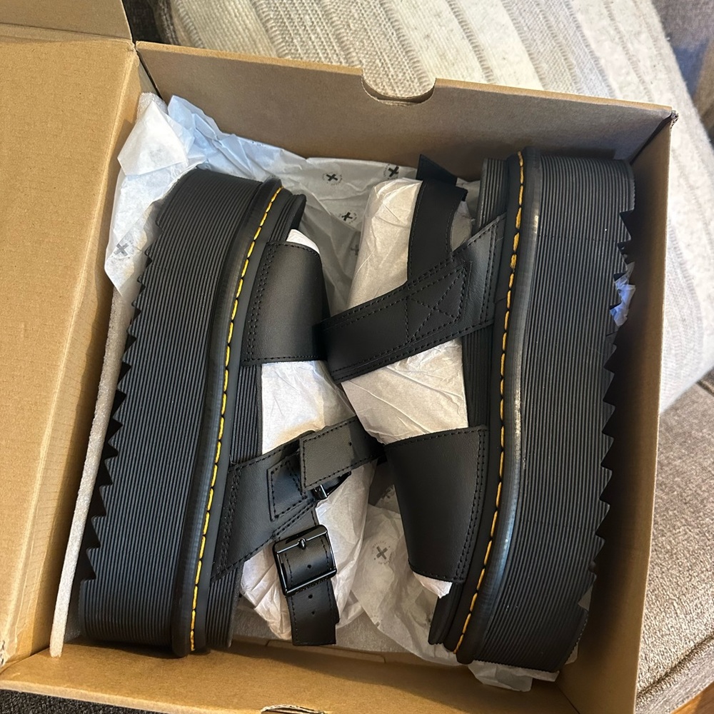 Doc Marten Voss Quad Sandals